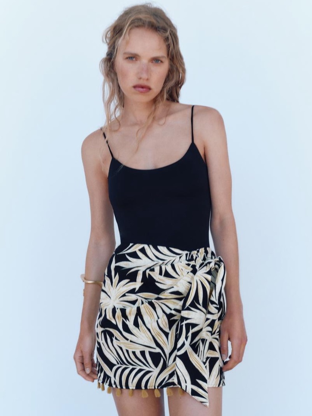 NWT Zara leaf printed wrap mini skirt. Size Large